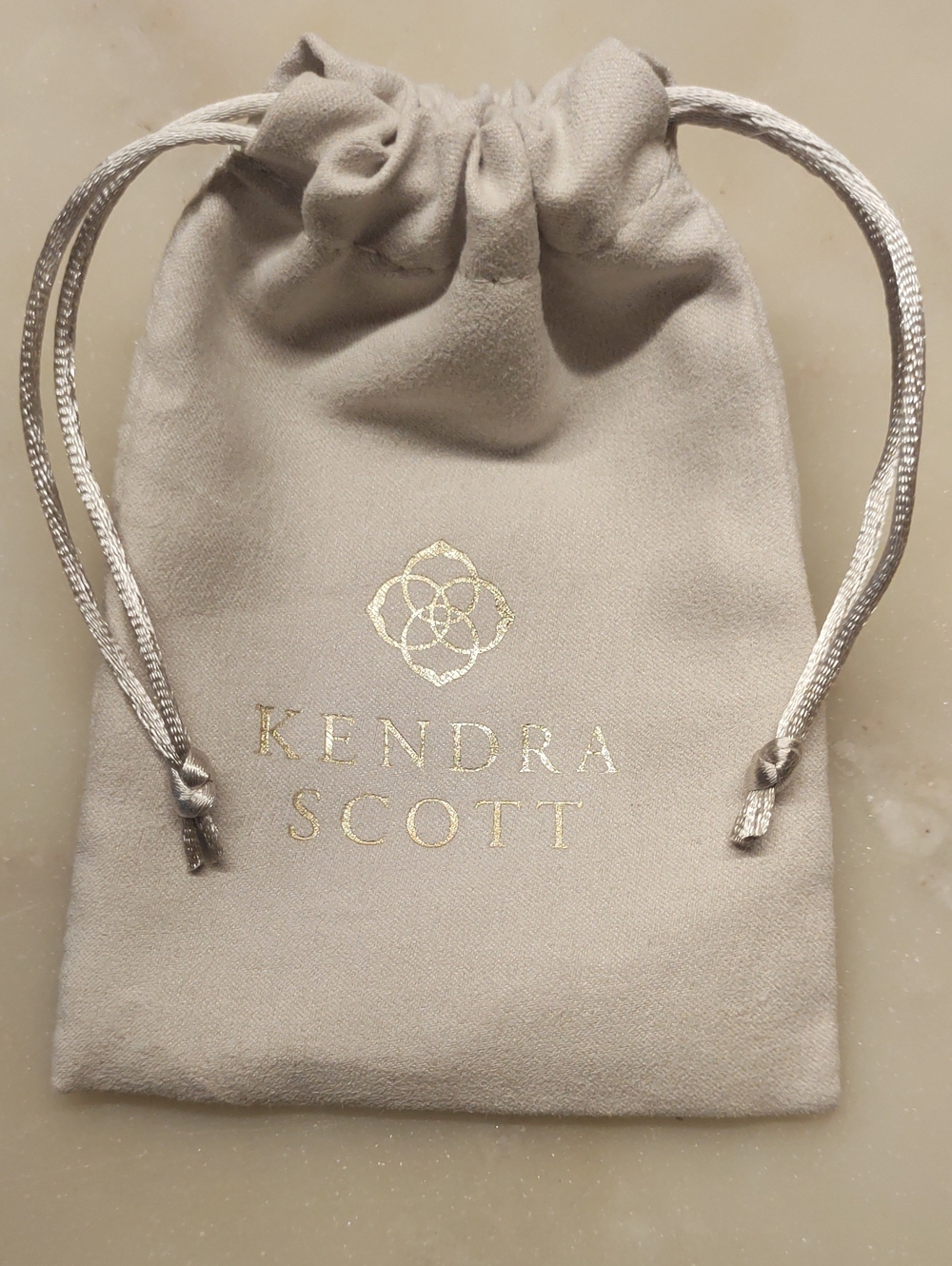 Kendra Scott White & Gold Drawstring Jewelry Dust Bag! - Picture 6 of 6